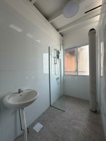 Ever Lodge, 685 Geylang Road, 2 Bedrooms, 1,050 sqft, Apartment For Rent, by Bryan Liu, 500102519 - Bathroom - PropertyGuru.com.sg