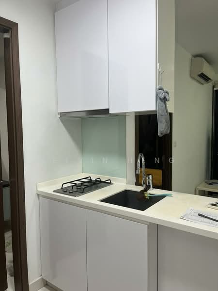 Smart Suites, 302 Sims Avenue, 1 Bedroom, 527 sqft, Condominium For Rent, by Melvin Heng, 500102527 - Kitchen - PropertyGuru.com.sg