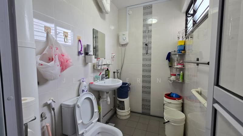 149 Bedok Reservoir Road, 149 Bedok Reservoir Road, 3 Bedrooms, 904 sqft, HDB Flat For Sale, by Jennifer Ng, 500102543 - Bathroom - PropertyGuru.com.sg