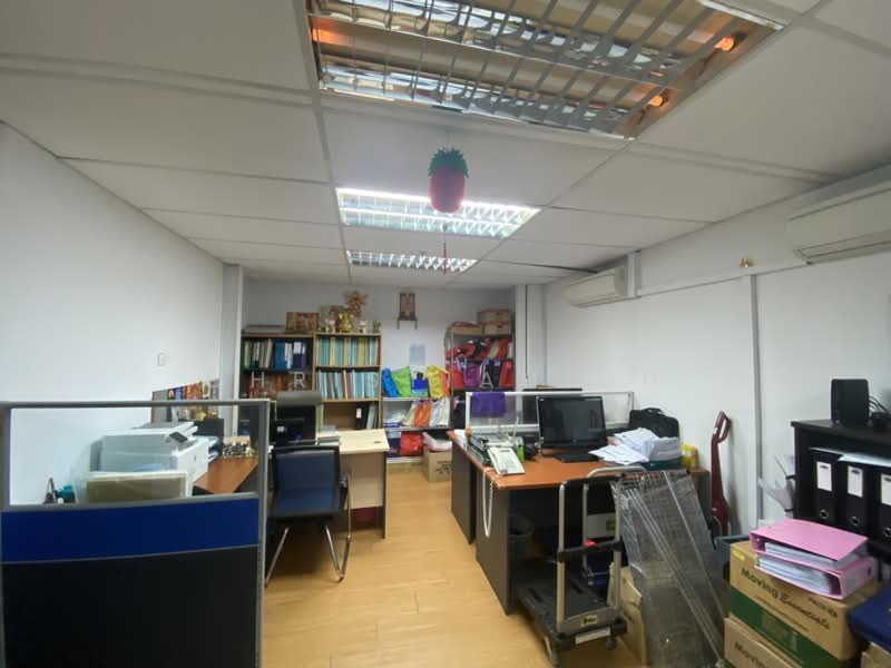 Wcega Tower, 21 Bukit Batok Crescent, 2,200 sqft, Light Industrial (B1) For Sale, by Christian Oh, 500102568 - Interior - CommercialGuru.com.sg