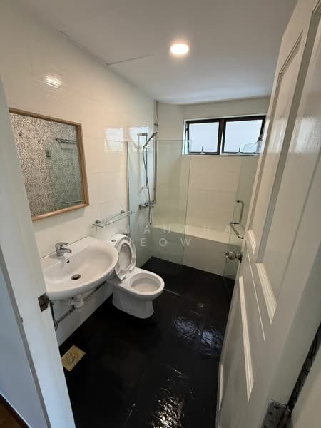 Bayshore Park, 50 Bayshore Road, 2 Bedrooms, 936 sqft, Condominium For Sale, by Samantha Leow, 500102573 - Bathroom - PropertyGuru.com.sg