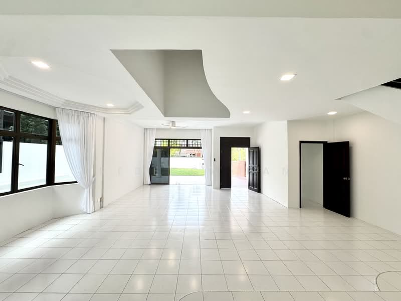 Serangoon Garden Estate, Crowhurst Drive, 5 Bedrooms, 5,000 sqft, Semi-Detached House For Rent, by Rebecca Tan, 500102591 - Living Room - PropertyGuru.com.sg