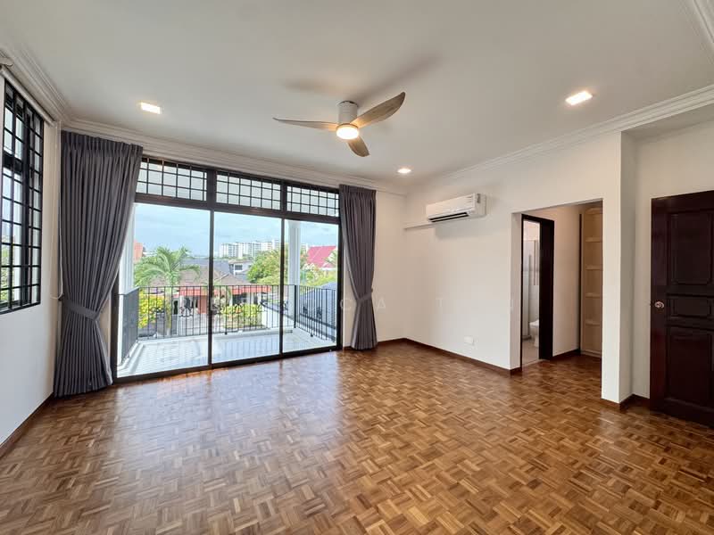 Serangoon Garden Estate, Crowhurst Drive, 5 Bedrooms, 5,000 sqft, Semi-Detached House For Rent, by Rebecca Tan, 500102591 - Master Bedroom - PropertyGuru.com.sg