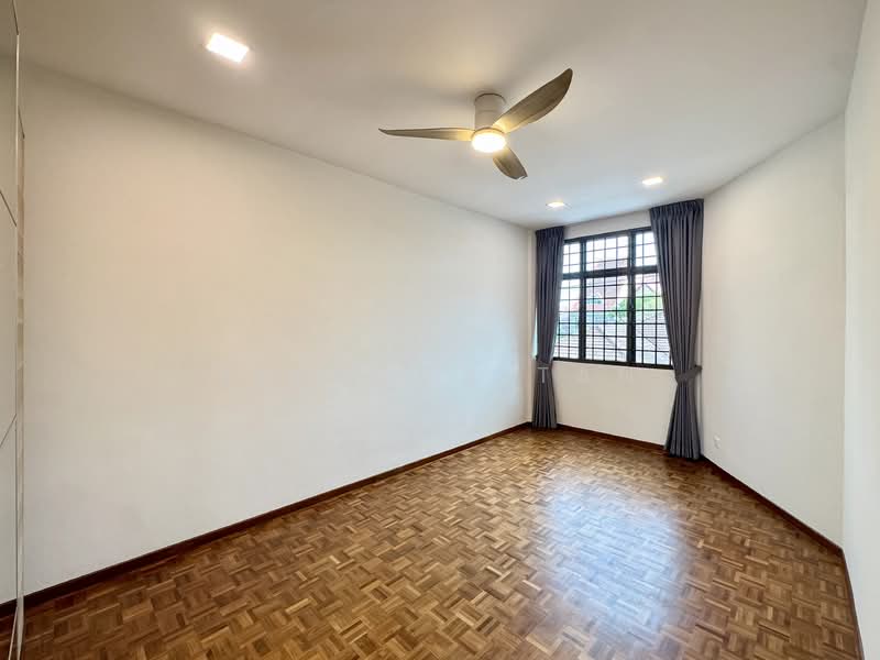 Serangoon Garden Estate, Crowhurst Drive, 5 Bedrooms, 5,000 sqft, Semi-Detached House For Rent, by Rebecca Tan, 500102591 - Level 2 Bedroom 1 - PropertyGuru.com.sg