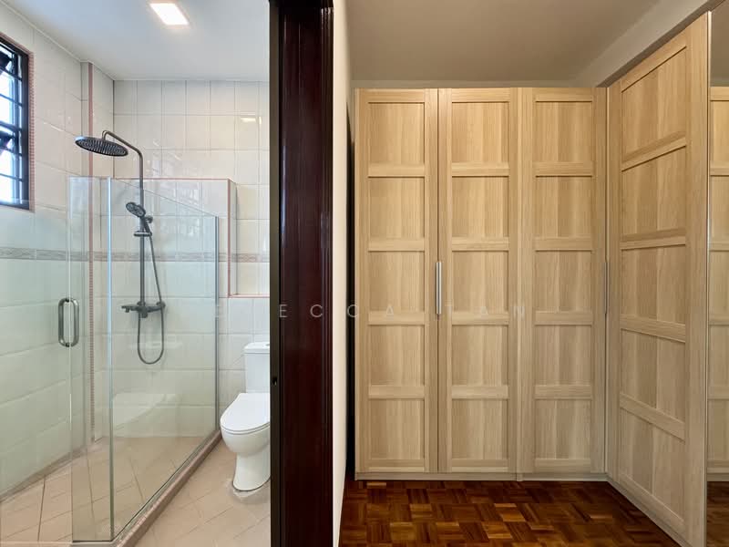 Serangoon Garden Estate, Crowhurst Drive, 5 Bedrooms, 5,000 sqft, Semi-Detached House For Rent, by Rebecca Tan, 500102591 - Master Walk In Wardrobe and Bathroom - PropertyGuru.com.sg