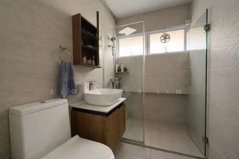 406 Bukit Batok West Avenue 7, 406 Bukit Batok West Avenue 7, 4 Bedrooms, 1,636 sqft, HDB Flat For Sale, by Aloysious Lim, 500102596 - Bathroom - PropertyGuru.com.sg