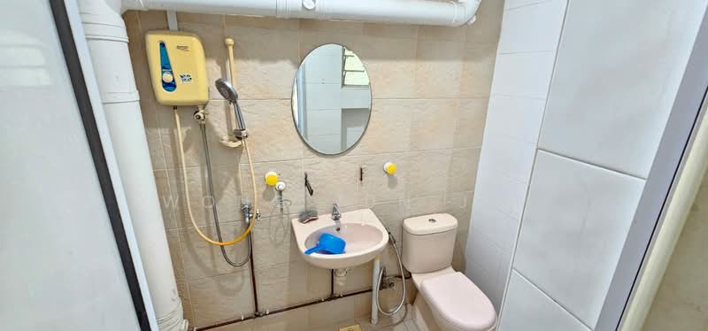 19 Queen's Close, 19 Queen's Close, 3 Bedrooms, 1,152 sqft, HDB Flat For Sale, by Wong Jun Jie, 500102618 - Bathroom - PropertyGuru.com.sg