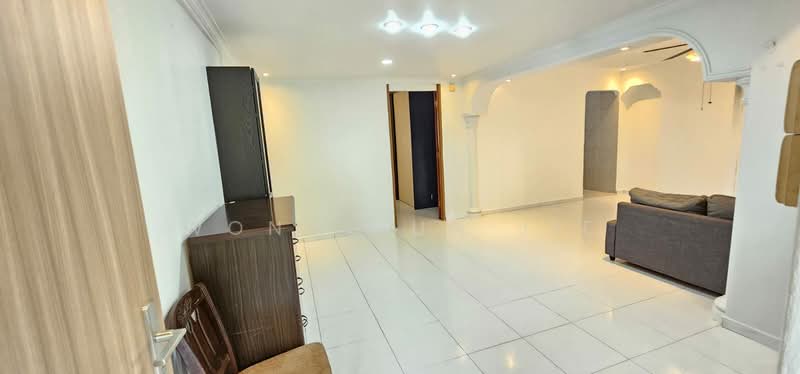 19 Queen's Close, 19 Queen's Close, 3 Bedrooms, 1,152 sqft, HDB Flat For Sale, by Wong Jun Jie, 500102618 - Living Room - PropertyGuru.com.sg