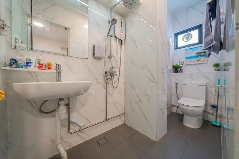 277 Yishun Street 22, 277 Yishun Street 22, 4 Bedrooms, 1,572 sqft, HDB Flat For Sale, by Larry Mah, 500102620 - Bathroom - PropertyGuru.com.sg