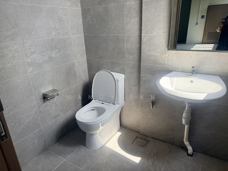 Stellar @ Tampines, 12 Tampines North Drive 4, Pasir Ris / Tampines, 1,668 sqft, Factory / Workshop (B2) For Rent, by Nancy Tan, 500102627 - Bathroom - CommercialGuru.com.sg