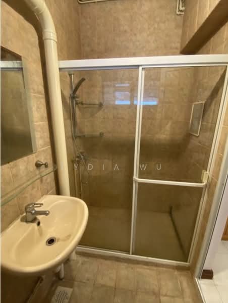 205 Tampines Street 21, 205 Tampines Street 21, 3 Bedrooms, 1,432 sqft, HDB Flat For Rent, by Lydia Wu, 500102628 - Bathroom - PropertyGuru.com.sg