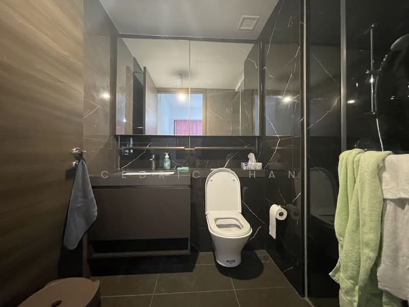 The Florence Residences, 91 Hougang Avenue 2, 2 Bedrooms, 667 sqft, Condominium For Rent, by Cedric Chan, 500102629 - Bathroom - PropertyGuru.com.sg