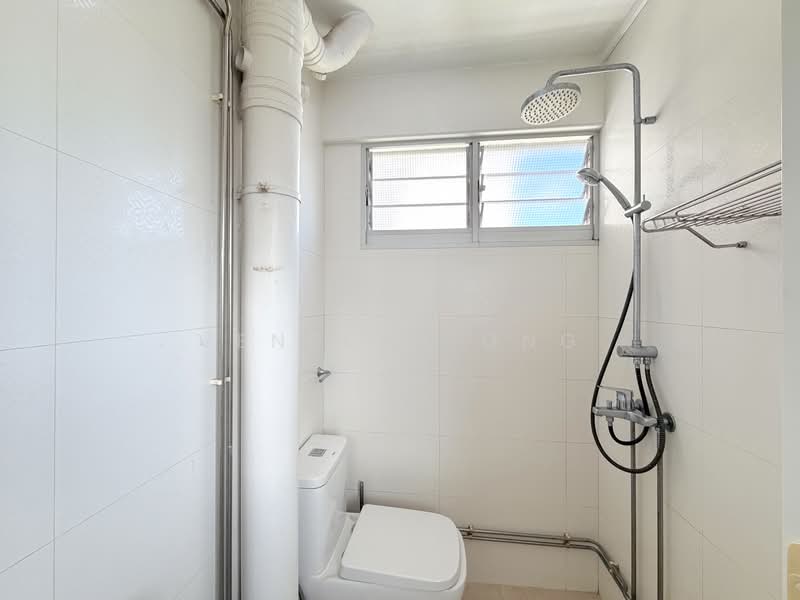 703 Hougang Avenue 2, 703 Hougang Avenue 2, 2 Bedrooms, 721 sqft, HDB Flat For Sale, by Venelyn Ong, 500102636 - Bathroom - PropertyGuru.com.sg