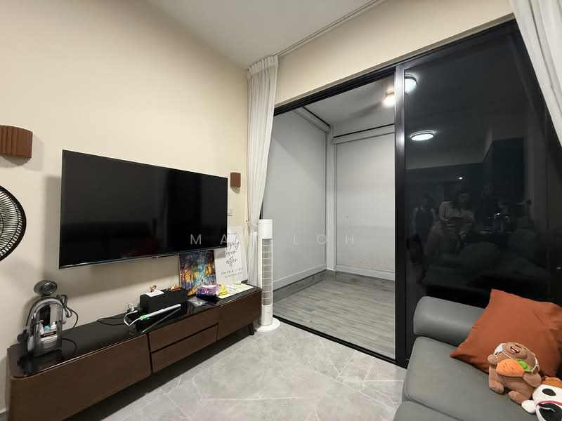 Mayfair Gardens, 8 Rifle Range Road, 1 Bedroom, 570 sqft, Condominium For Sale, by May Loh, 500102638 - Living Room - PropertyGuru.com.sg