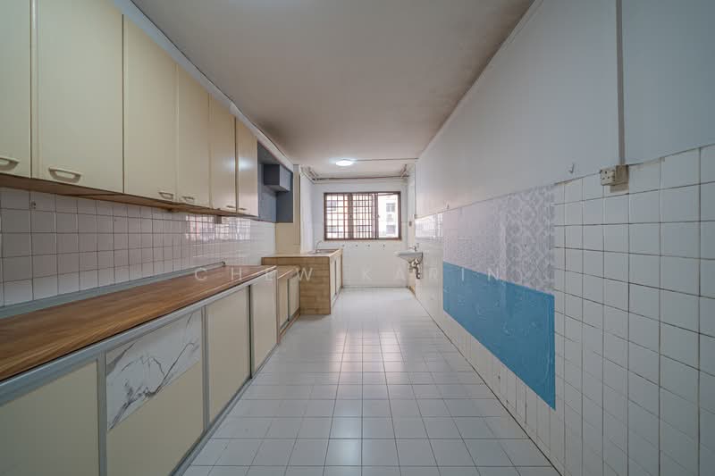 307 Bukit Batok Street 31, 307 Bukit Batok Street 31, 3 Bedrooms, 1,001 sqft, HDB Flat For Sale, by Chew Karin, 500102640 - Kitchen - PropertyGuru.com.sg