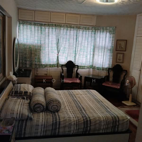 Ivory Heights, 122 Jurong East Street 13, 3 Bedrooms, 1,688 sqft, Condominium For Sale, by Koh L H, 500102643 - Master bedroom - PropertyGuru.com.sg