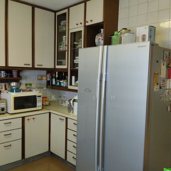 Ivory Heights, 122 Jurong East Street 13, 3 Bedrooms, 1,688 sqft, Condominium For Sale, by Koh L H, 500102643 - Kitchen - PropertyGuru.com.sg