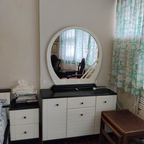 Ivory Heights, 122 Jurong East Street 13, 3 Bedrooms, 1,688 sqft, Condominium For Sale, by Koh L H, 500102643 - Master bedroom - PropertyGuru.com.sg