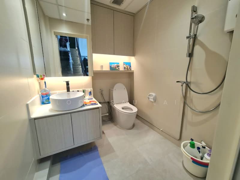 Oxley BizHub, 61 Ubi Road 1, 1,690 sqft, Light Industrial (B1) For Sale, by Lock Sau Lai, 500102647 - Bathroom - CommercialGuru.com.sg