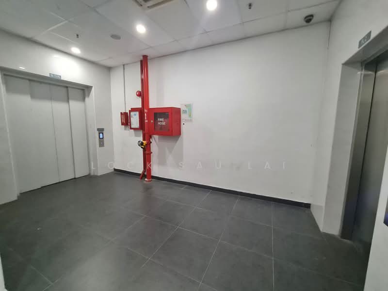 Oxley BizHub, 61 Ubi Road 1, Eunos / Geylang / Paya Lebar, 1,690 sqft, Light Industrial (B1) For Sale, by Lock Sau Lai, 500102647 - near cargo lift - CommercialGuru.com.sg