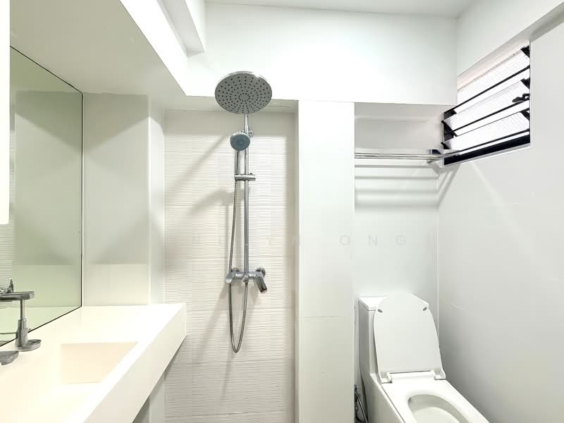 117 Ang Mo Kio Avenue 4, 117 Ang Mo Kio Avenue 4, 2 Bedrooms, 797 sqft, HDB Flat For Sale, by Venelyn Ong, 500102649 - Master Bathroom - PropertyGuru.com.sg