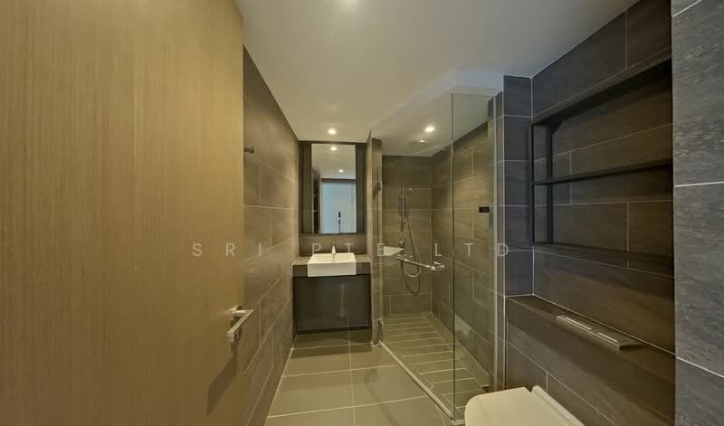 Affinity At Serangoon, 32 Serangoon North Avenue 1, 2 Bedrooms, 732 sqft, Condominium For Rent, by VINCENT LYE, 500102659 - Bathroom - PropertyGuru.com.sg