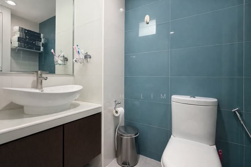 Villa De West, 385 Pasir Panjang Road, 2 Bedrooms, 1,012 sqft, Condominium For Rent, by Keith Lim, 500102661 - Bathroom - PropertyGuru.com.sg