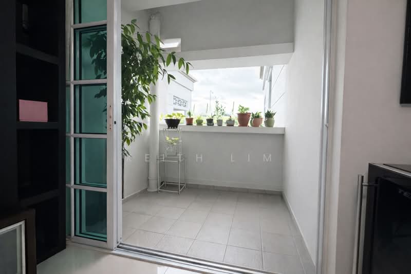 Villa De West, 385 Pasir Panjang Road, 2 Bedrooms, 1,012 sqft, Condominium For Rent, by Keith Lim, 500102661 - Balcony - PropertyGuru.com.sg