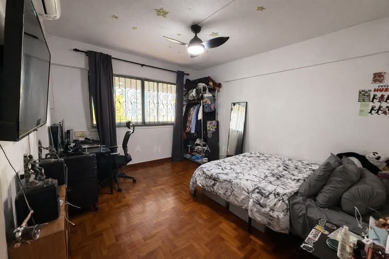 535 Bukit Batok Street 52, 535 Bukit Batok Street 52, 3 Bedrooms, 1,572 sqft, HDB Flat For Sale, by Stefan Tan 陳俊豪, 500102663 - Bedroom - PropertyGuru.com.sg