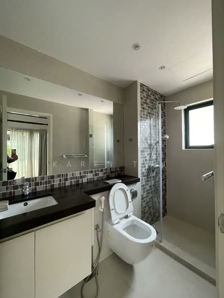 717 Bukit Timah Road, Bukit Timah road, 4 Bedrooms, 2,800 sqft, Town House For Rent, by Karen Tan, 500102666 - Ensuite bathroom  - PropertyGuru.com.sg