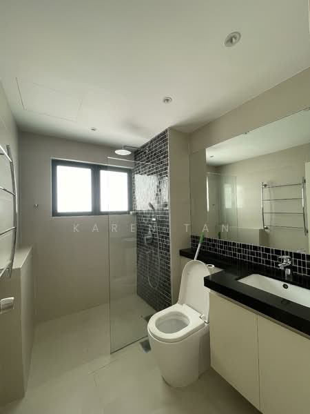 717 Bukit Timah Road, Bukit Timah road, 4 Bedrooms, 2,800 sqft, Town House For Rent, by Karen Tan, 500102666 - Bathroom - PropertyGuru.com.sg