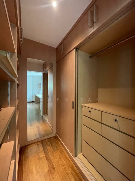 717 Bukit Timah Road, Bukit Timah road, 4 Bedrooms, 2,800 sqft, Town House For Rent, by Karen Tan, 500102666 - Master with walk in  - PropertyGuru.com.sg