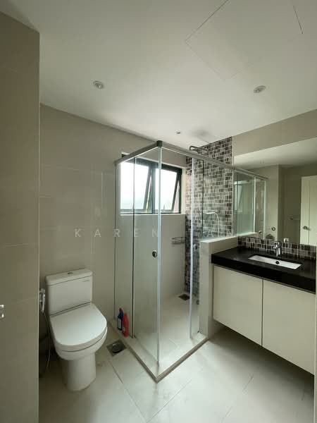 717 Bukit Timah Road, Bukit Timah road, 4 Bedrooms, 2,800 sqft, Town House For Rent, by Karen Tan, 500102666 - Ensuite Bathroom  - PropertyGuru.com.sg