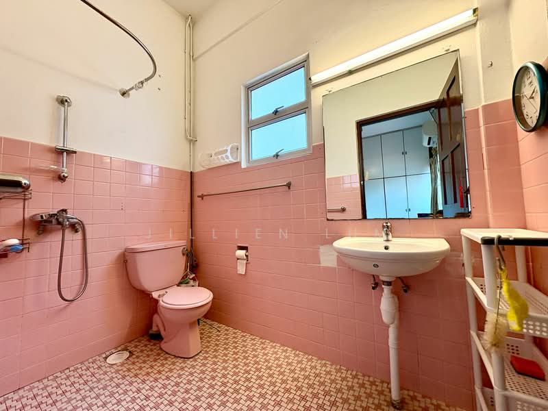 Simon Place, Simon Place, 4 Bedrooms, 2,600 sqft, Corner Terrace For Sale, by Jillien Lum, 500102667 - Bathroom - PropertyGuru.com.sg