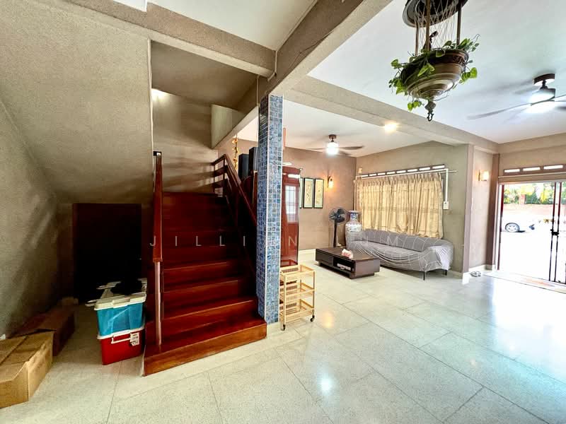 Simon Place, Simon Place, 4 Bedrooms, 2,600 sqft, Corner Terrace For Sale, by Jillien Lum, 500102667 - Living Room - PropertyGuru.com.sg