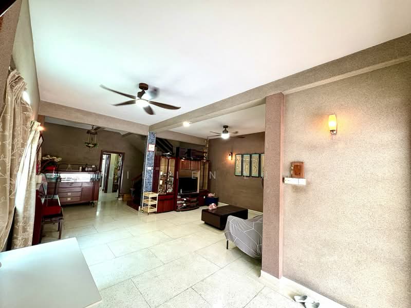 Simon Place, Simon Place, 4 Bedrooms, 2,600 sqft, Corner Terrace For Sale, by Jillien Lum, 500102667 - Living Room - PropertyGuru.com.sg