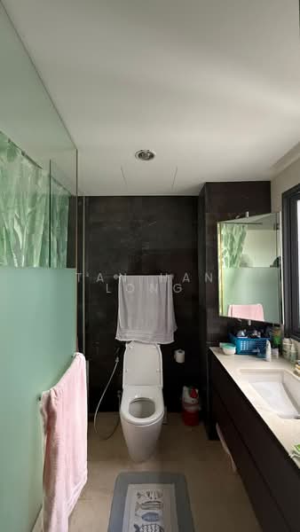 Waterfront Isle, 738 Bedok Reservoir Road, 3 Bedrooms, 1,259 sqft, Condominium For Sale, by Tan Han Long, 500102681 - Bathroom - PropertyGuru.com.sg