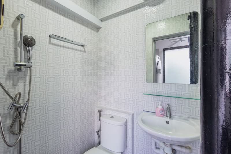 788 Woodlands Avenue 6, 788 Woodlands Avenue 6, 4 Bedrooms, 1,500 sqft, HDB Flat For Rent, by Fiona Chen, 500102687 - Bathroom - PropertyGuru.com.sg
