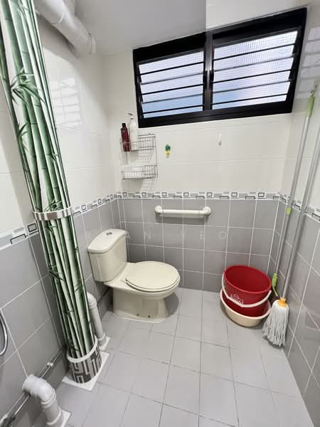 12 Pine Close, 12 Pine Close, 2 Bedrooms, 732 sqft, HDB Flat For Sale, by Ryan Yeo, 500102703 - Bathroom - PropertyGuru.com.sg