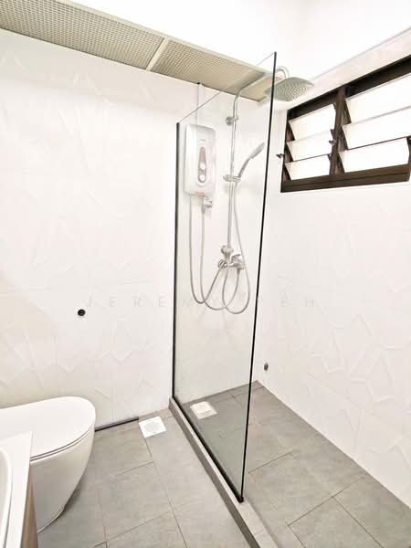 2D Sri Geylang Serai, 2D Geylang Serai, 3 Bedrooms, 1,001 sqft, HDB Flat For Sale, by Jeremy Peh, 500102708 - Bathroom - PropertyGuru.com.sg