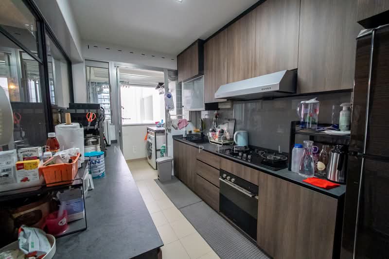 443A Bukit Batok West Avenue 8, 443A Bukit Batok West Avenue 8, 3 Bedrooms, 1,205 sqft, HDB Flat For Sale, by KENNETH CHUA, 500102719 - Kitchen - PropertyGuru.com.sg