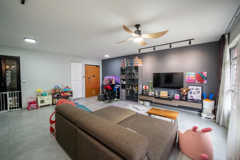 443A Bukit Batok West Avenue 8, 443A Bukit Batok West Avenue 8, 3 Bedrooms, 1,205 sqft, HDB Flat For Sale, by KENNETH CHUA, 500102719 - Living Room - PropertyGuru.com.sg