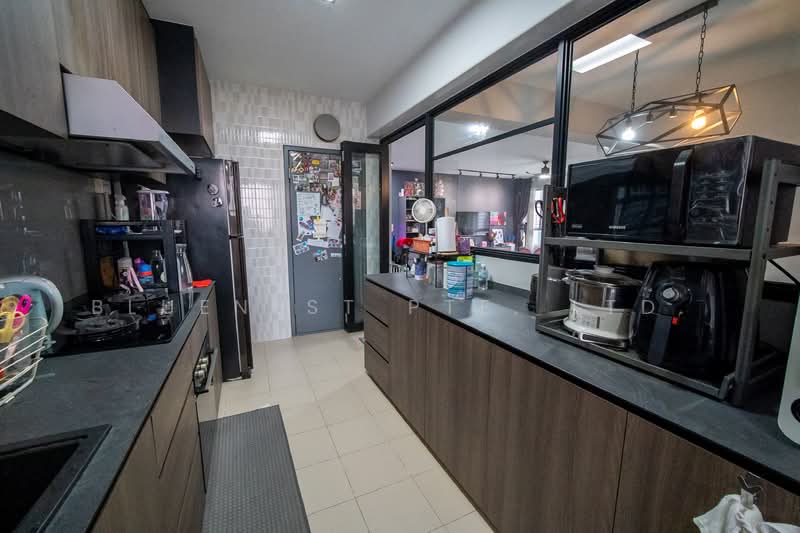 443A Bukit Batok West Avenue 8, 443A Bukit Batok West Avenue 8, 3 Bedrooms, 1,205 sqft, HDB Flat For Sale, by KENNETH CHUA, 500102719 - Kitchen - PropertyGuru.com.sg