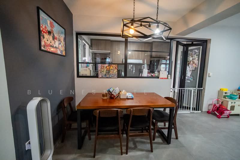 443A Bukit Batok West Avenue 8, 443A Bukit Batok West Avenue 8, 3 Bedrooms, 1,205 sqft, HDB Flat For Sale, by KENNETH CHUA, 500102719 - Dining Room - PropertyGuru.com.sg
