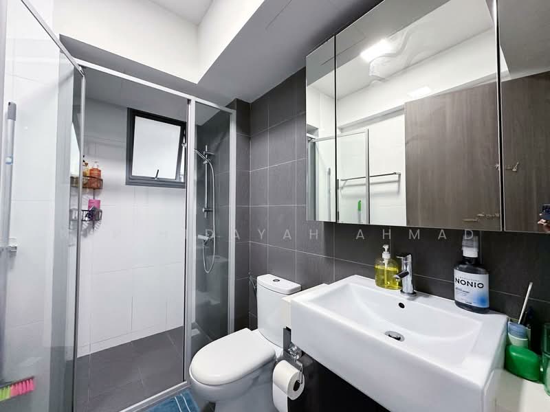 530B Pasir Ris Drive 1, 530B Pasir Ris Drive 1, 2 Bedrooms, 700 sqft, HDB Flat For Sale, by Nur Hidayah Ahmad, 500102721 - Common Bathroom - PropertyGuru.com.sg