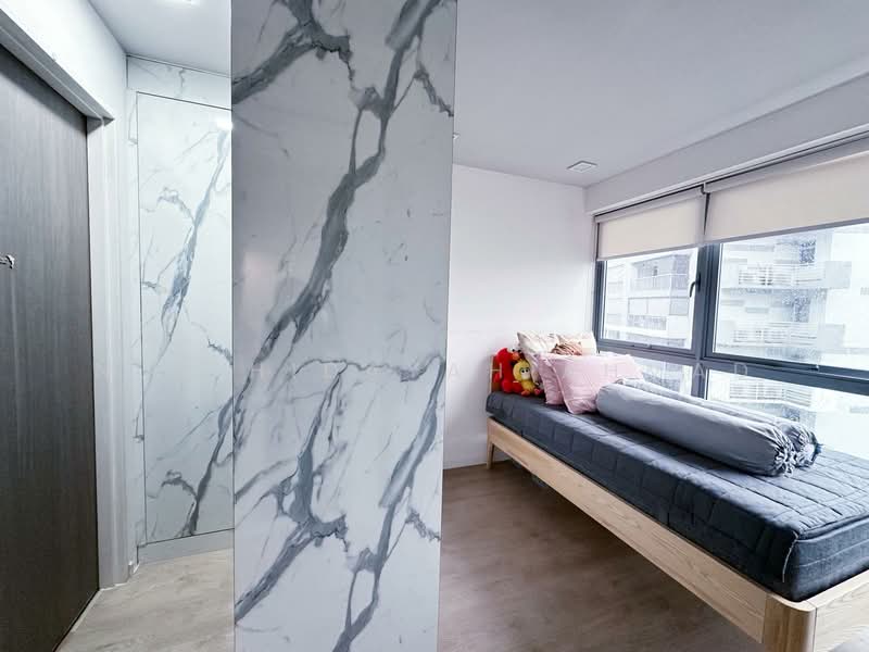 530B Pasir Ris Drive 1, 530B Pasir Ris Drive 1, 2 Bedrooms, 700 sqft, HDB Flat For Sale, by Nur Hidayah Ahmad, 500102721 - Master Bedroom with separated wardrobe - PropertyGuru.com.sg