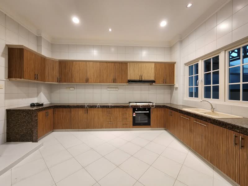Frankel Estate, Siglap View, 6 Bedrooms, 5,300 sqft, Semi-Detached House For Rent, by Kat Yeo, 500102722 - Kitchen - PropertyGuru.com.sg