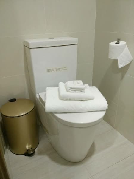 Lakeville, 1 Jurong Lake Link, 2 Bedrooms, 732 sqft, Condominium For Sale, by Jay Ting, 500102747 - Bathroom - PropertyGuru.com.sg