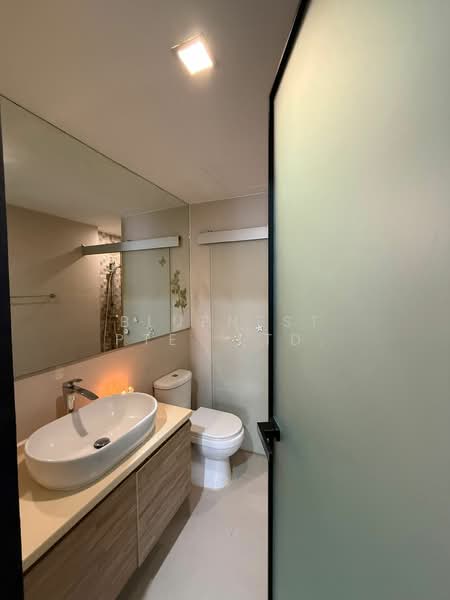 The Florida, 78 Hougang Avenue 7, 3 Bedrooms, 1,292 sqft, Condominium For Sale, by KENNETH CHUA, 500102797 - Bathroom - PropertyGuru.com.sg