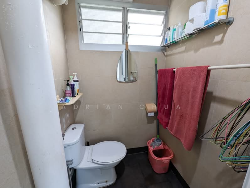 536 Ang Mo Kio Avenue 10, 536 Ang Mo Kio Avenue 10, 2 Bedrooms, 882 sqft, HDB Flat For Sale, by Adrian Chua, 500102805 - Bathroom - PropertyGuru.com.sg
